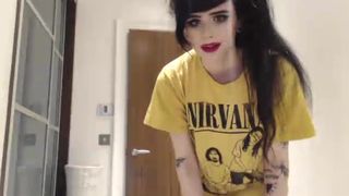 poppy manyvids babe sat hard masturbating pussy