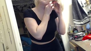kylieparker manyvids loves himself in two holes