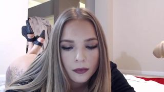 fetishpixie manyvids hot bitch punches holes with fingers