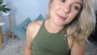 caireen manyvids juicy bitch caresses the clitoris
