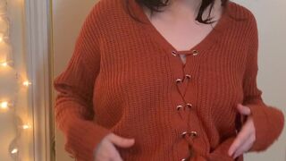 lilyiris7 adult bitch gently caresses vagina