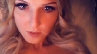 kayleighcoxx84 sexy chick fingering pussy