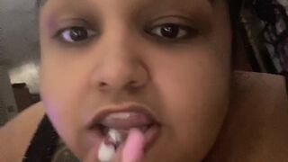 goddesskonata dark haired babe fucks pussy