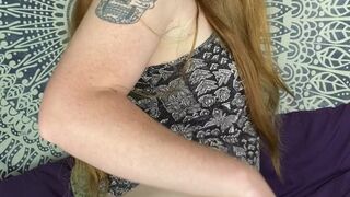 delphoxi mature aunt with big tits fucks pussy