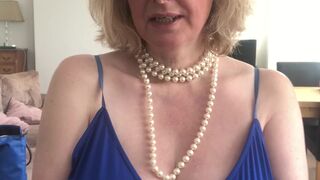 courtesananna Black haired curva