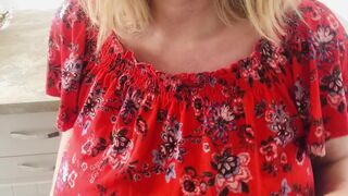 courtesananna sucking dick and jerking off on camera showing her little holes