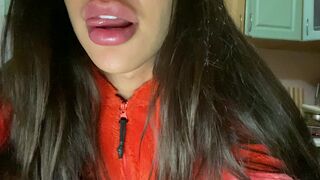 bakhar fluffy harlot fucks pussy with phallus