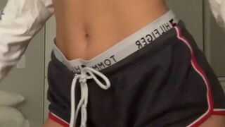 aarielj exquisite passion rubs pussy