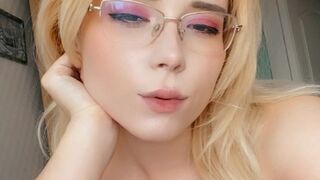 sweetiefox busty chick masturbates shaved pussy