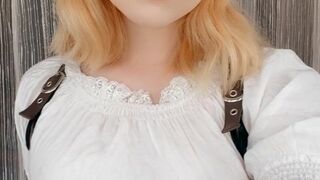 sweetiefox find her masturbating