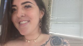 svnflowerqueen skin masturbates pussy