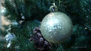 svnflowerqueen shows her pussy on the chair