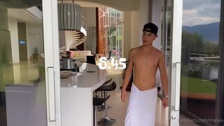 malyia expressive swell performs crazy dance