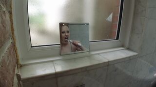 lucymuse Curly woman