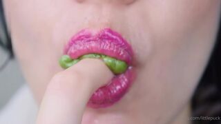 littlepuck Piquant young lady