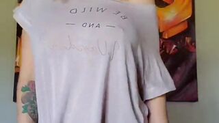 miamisthename greedily fucks her pussy