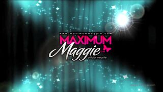 maggiegreenlive beauty pulls the clitoris with a vibrator