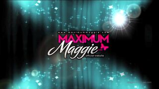 maggiegreenlive luxurious lady boldly hammering her ass