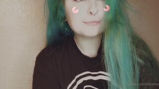 littlekittenn sexy chick caresses pussy and nipples