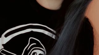 littlekittenn playing with her big tits