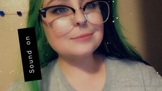 littlekittenn cute passion masturbates shaved holes