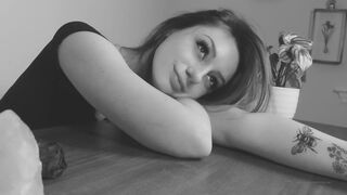 izzy xx charming bitch spreads her legs