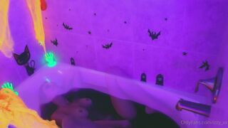 izzy xx harley quinn fucks sex toys