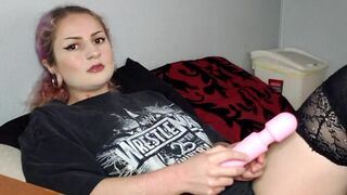 brattylizxxx gorgeous chick jerks off her pussy with phallus