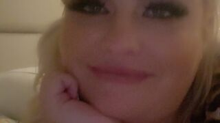 tiffanystarbbw luxurious slut fingering cunt