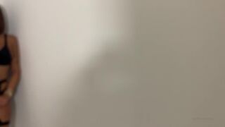 priya y the bitch paid the courier for the pizza