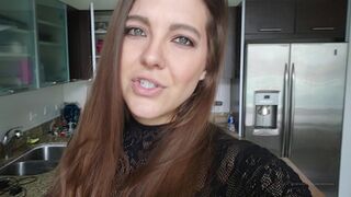 sadieholmes adult mare jerks both holes with fingers