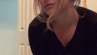 missroxanarae lynch charming sluts get naked on camera