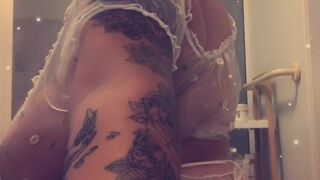 mikki951 cute posing in fries