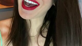 hotkinkyjoxxx luxurious slut fucks shaved cunt