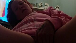 u cute chick fucks both holes