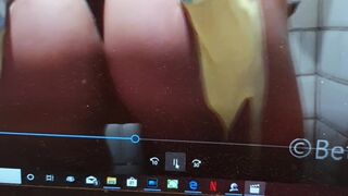 bethundressed pulls hand clit