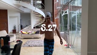 aprilvixen gorgeous chick fucks cunt with phallus