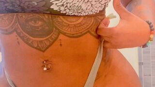 zmeenaorrxclusive thick blonde body masturbates pussy