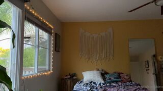 xnicoleanistonx busty latina massages nipples