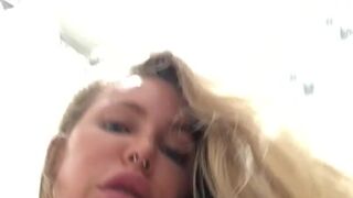 xnicoleanistonx gorgeous babe took off her panties and bra