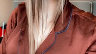 lucylaistner sexy mistress pulls pussy