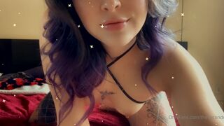 lil with dildo relaxes her shaved vagina