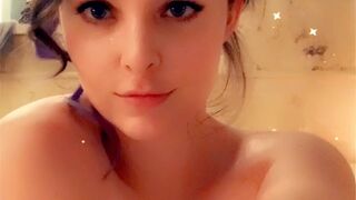 lil fucks herself in pink dildo