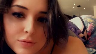 lil cute queen sucking penis