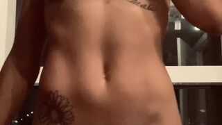 lightskinlanii fucks with her monthly