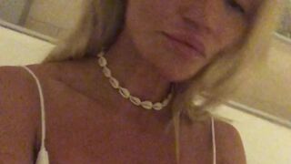 o92oo ardent schoolgirl fingering sex toys