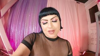 mistressvixenn whore chick caresses shaved cunt