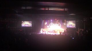 mindimink skinny bitch jerking pussy with phallus