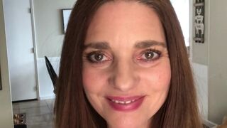 mindimink busty  cam girl  undresses and caresses her pussy