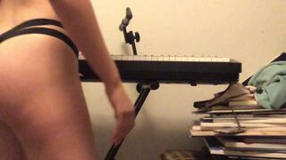 melodyparker69 blonde hairstyle fingering shaved cunt